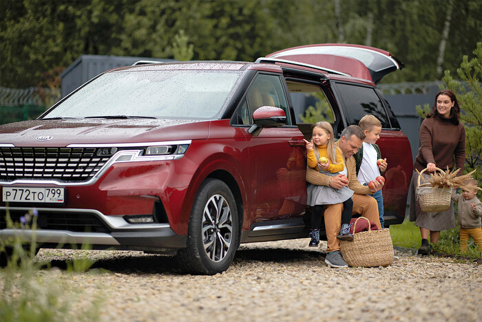 При выборе семейного автомобиля лучше приобрести универсал или минивэн При выборе семейного автомобиля лучше приобрести универсал или минивэн