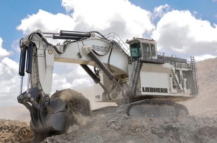 Вес Liebherr R 9800 превышает 800 тонн