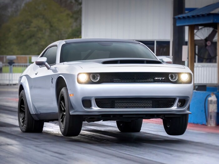 Dodge Challenger SRT Demon 170 развивает скорость 97 км/ч за 1,66 секунды. Фото: kolesa.ru