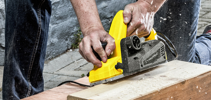 Электрорубанок – более комфортный вариант обычного инструмента