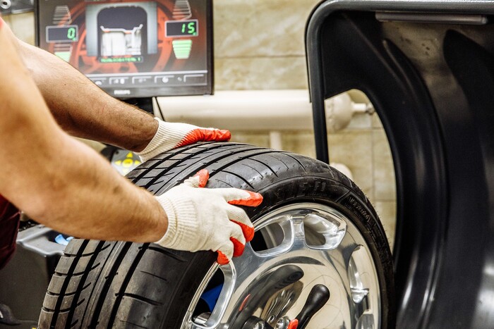 Балансировку колес желательно проводить каждые 10 тыс. км пробега