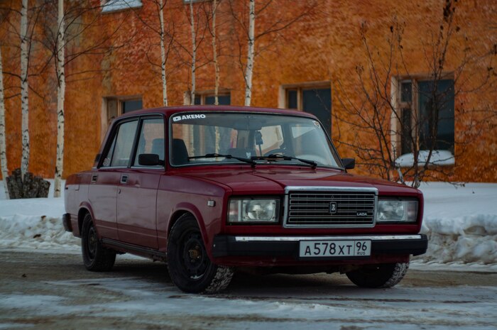 ВАЗ-2107 отличалась большим количеством хромированных деталей. Фото: wikimedia.org