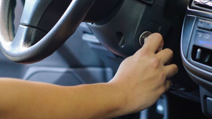 Запуск автомобильного двигателя. Фото: vita-motors.ru Запуск автомобильного двигателя. Фото: vita-motors.ru