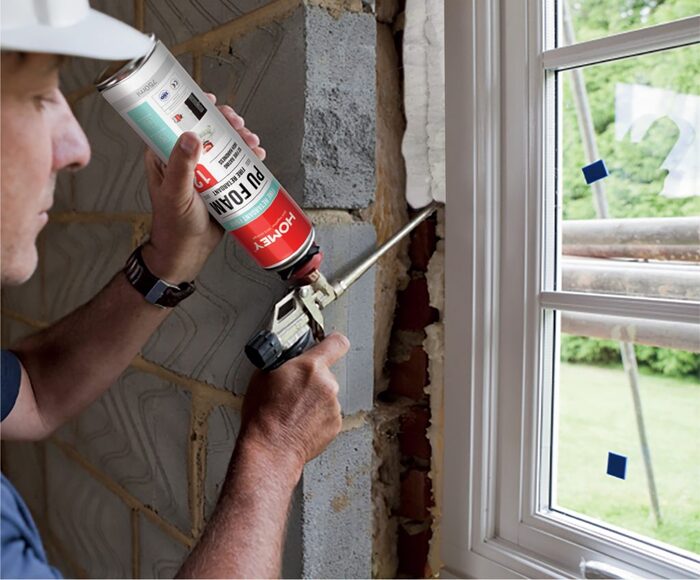 При работе с пистолетом баллон должен находиться донышком вверх