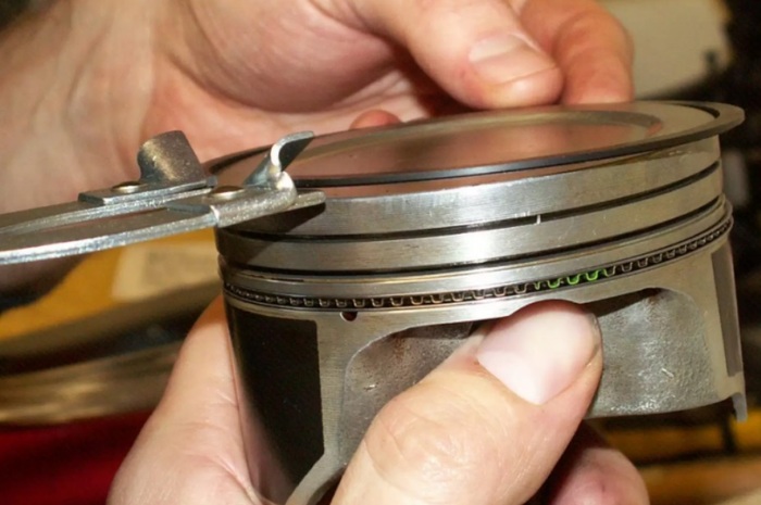 Кольца регулируют расход машинного масла