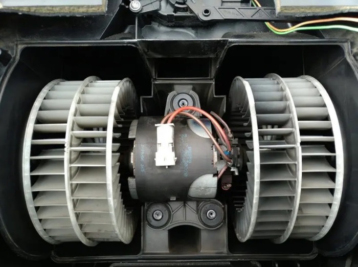 Мотор автомобильной печки