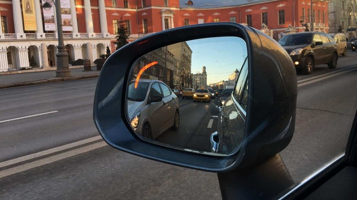Зеркало заднего вида как часть системы контроля слепых зон