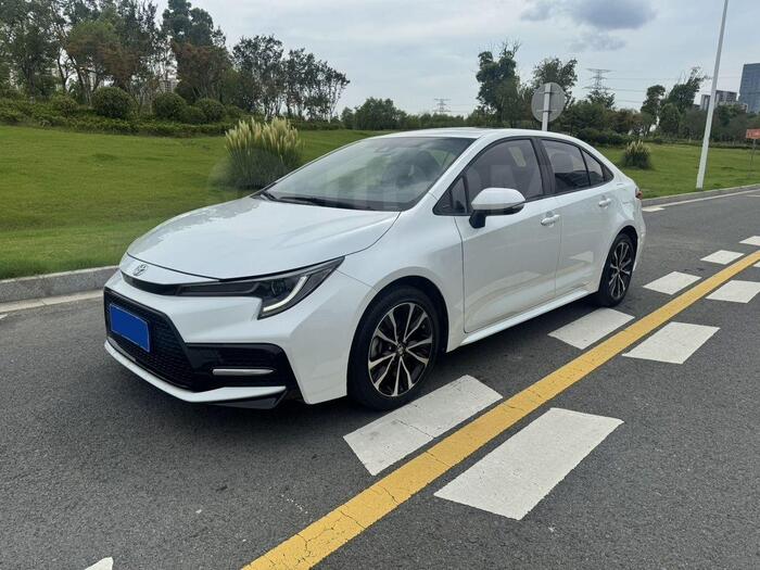 Подержанный автомобиль Toyota Подержанный автомобиль Toyota