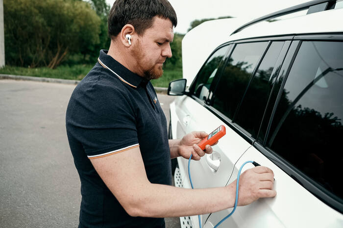 Важно определить, откуда в автомобиле исходит подозрительный звук Важно определить, откуда в автомобиле исходит подозрительный звук