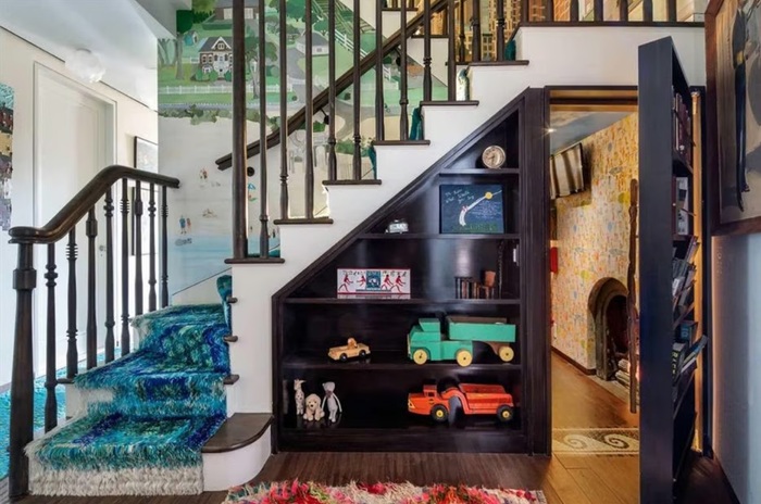 Потайная комната в большом доме Потайная комната в большом доме