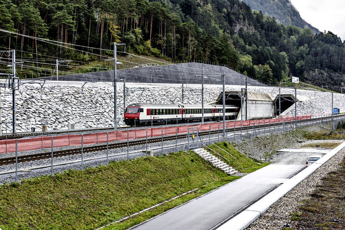 Строительство тоннеля под Альпами заняло около 17 лет