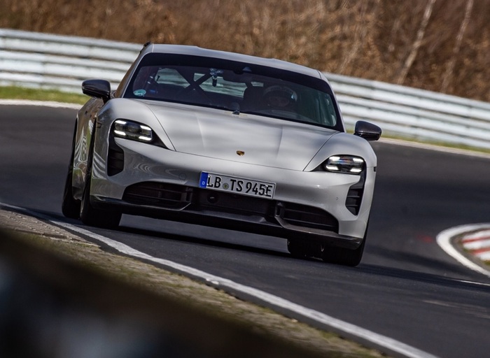 Porsche Taycan Turbo S снабжен эффективной системой охлаждения, обеспечивающей высокую производительность Porsche Taycan Turbo S снабжен эффективной системой охлаждения, обеспечивающей высокую производительность