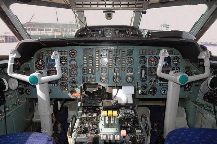 В кабине пилотов Як-42