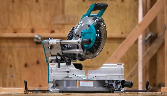 Торцовочная пила позволяет срезать точно под необходимым углом