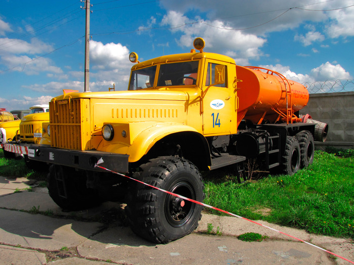 КрАЗ-255Б обладает повышенной прочностью моста и увеличенный клиренс