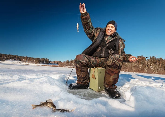 Одежда и обувь на зимней рыбалке должны быть просторными, но теплыми