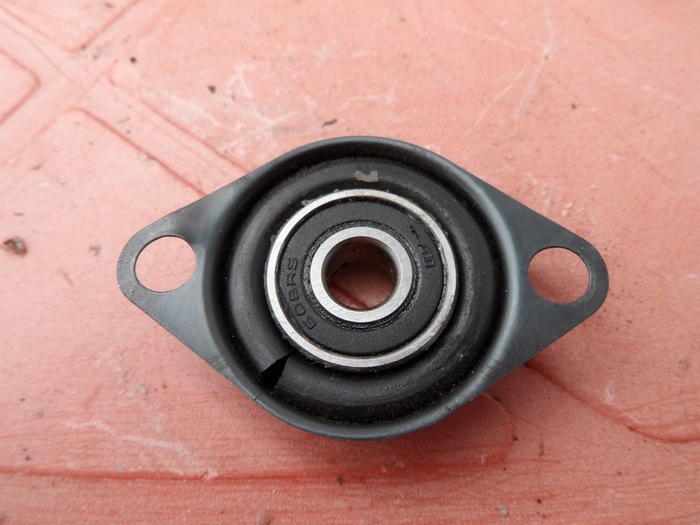 Нужно периодически осматривать подшипники на предмет износа