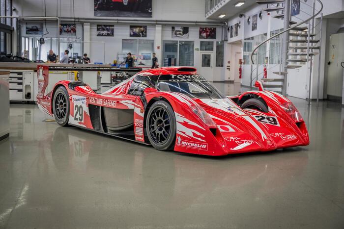 Разгон Toyota GT-One до 100 км/ч занимал менее четырех секунд