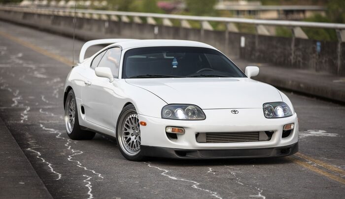 Toyota Supra MK4 снабжен мотором 2JZ-GTE объемом 3.0 л