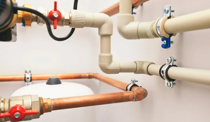 Для предотвращения утечек нужно убедиться в герметичности соединения труб