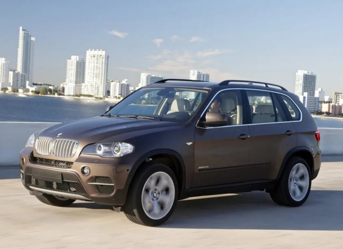 BMW X5 не покрывается ржавчиной даже через десять лет. Фото: drom.ru
