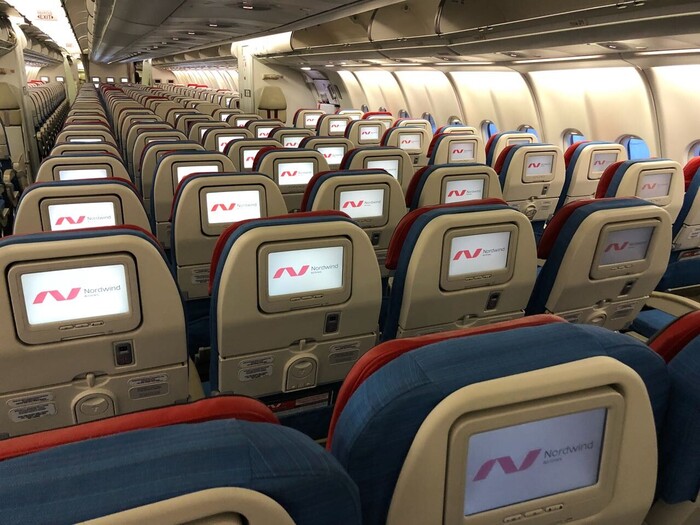 Салон лайнера вмещал около 270 пассажиров Салон лайнера вмещал около 270 пассажиров