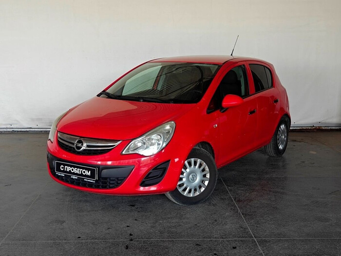 Габариты Opel Corsa позволяют водителю парковаться на узких улицах и во дворах