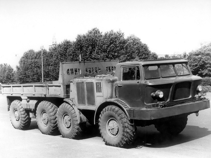 Все колеса ЗИЛ-135ЛМ синхронизированы между собой