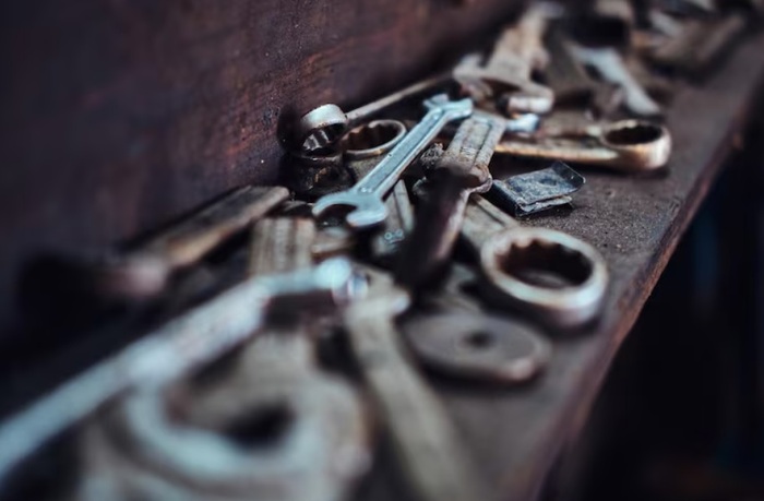 Разнообразие ключей для авторемонта. Фото: freepik.com
