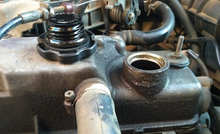 При неисправном клапане вентиляции картерных газов двигатель работает некорректно