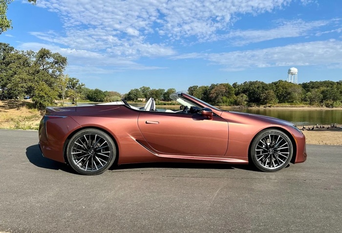 Lexus LC 500 Convertible ������� ����������� ������� 5,0 ����� � ������������� V8