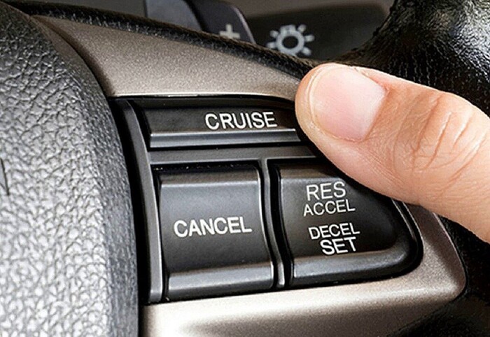 Система адаптивного круиз-контроля особенно полезна в условиях пробок и загруженного трафика