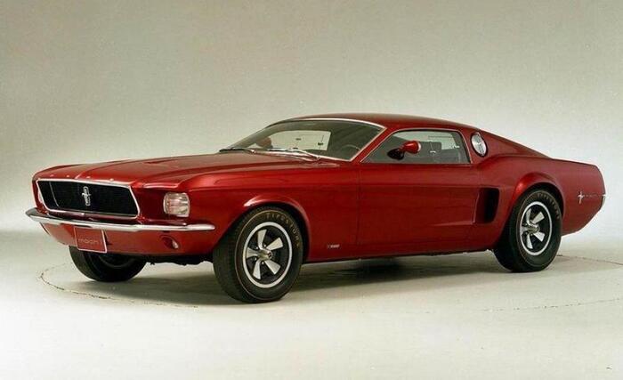 Для Mustang Mach 1 было предложено шесть вариантов двигателей