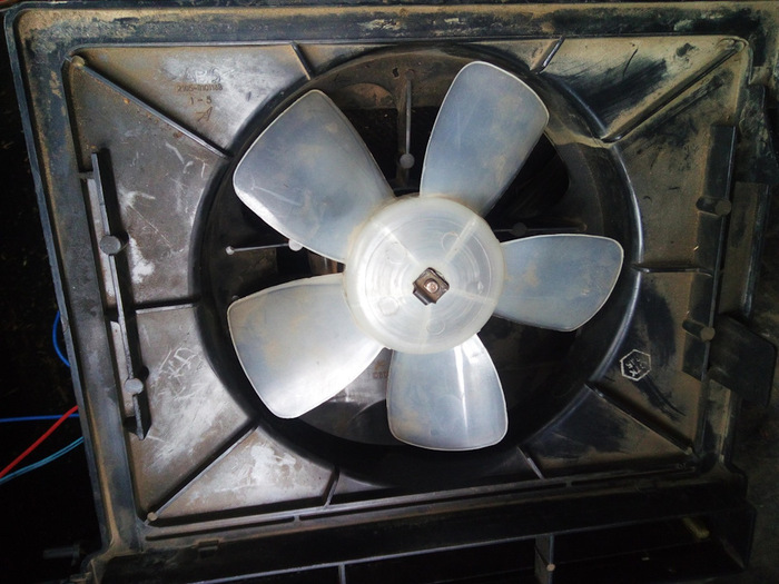 Из-за попадания чужеродного предмета лопасти вентилятора могут сломаться