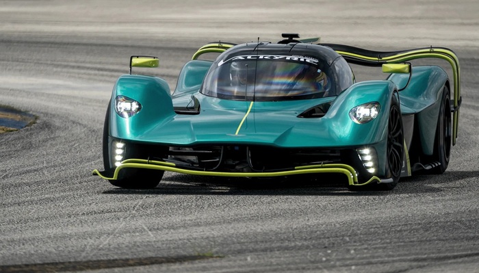 Aston Martin Valkyrie AMR Pro был выпущен в количестве 40 экземпляров Aston Martin Valkyrie AMR Pro был выпущен в количестве 40 экземпляров
