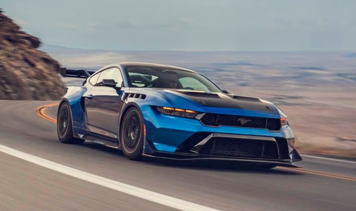 Ford Mustang GTD снабжен агрессивным обвесом и обладает внушительной аэродинамикой. Фото: caranddriver.com