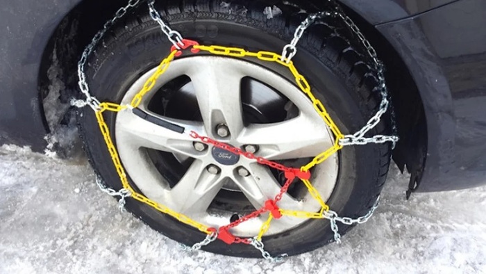 Титановые цепи используются для преодоления глубокого снега Титановые цепи используются для преодоления глубокого снега