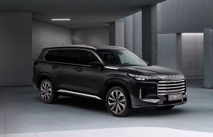 Длина Exeed VX составляет около 5 метров