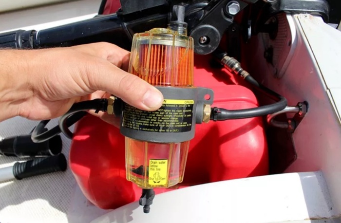 Топливный фильтр автомобиля