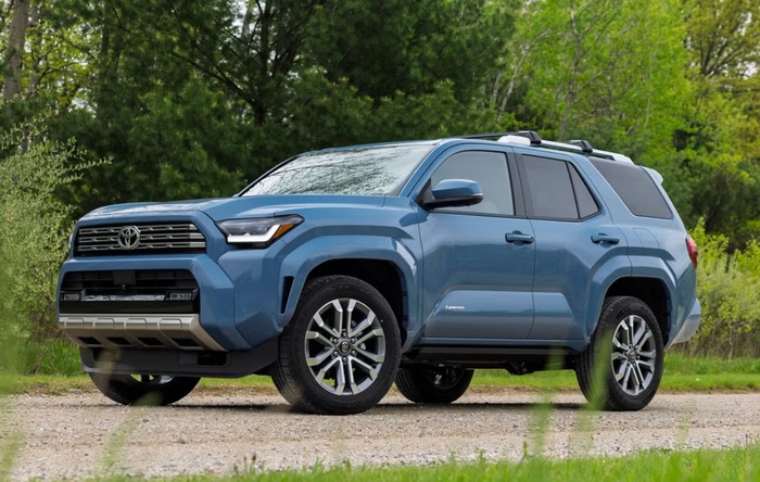 Toyota 4Runner оснащен АКПП и электронными помощниками