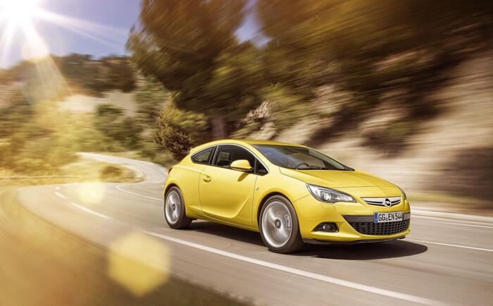 Opel Astra GTC 2011, элегантный и динамичный