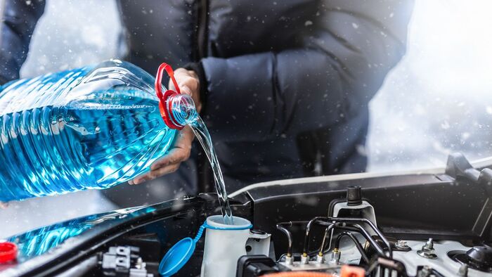 Залив незамерзающей жидкости, не имеющей осадка Залив незамерзающей жидкости, не имеющей осадка