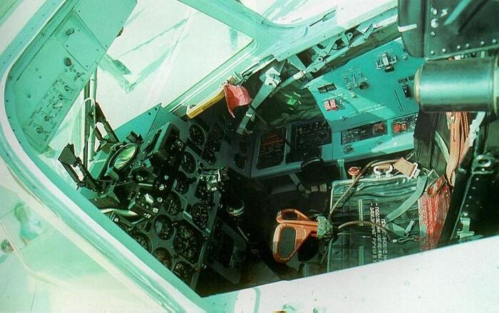 Интерьер кабины самолета. Фото: topgun.rin.ru Интерьер кабины самолета. Фото: topgun.rin.ru