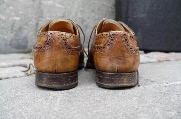 После высыхания обувь становится упругой