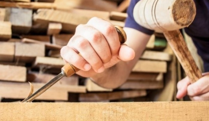 В умелых руках стамеска становится продолжением пальцев