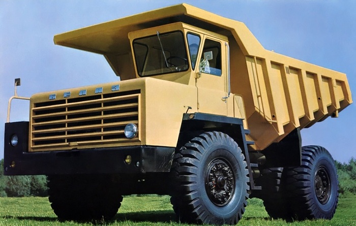 БелАЗ-540 может перевозить грузы до 27 тонн