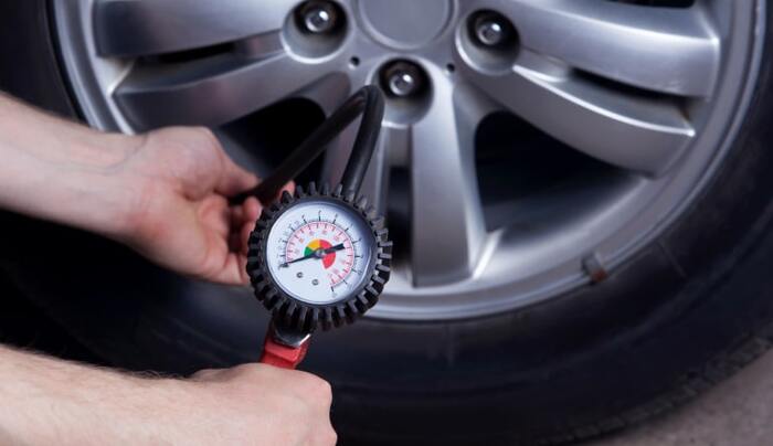 Накачка шин автомобиля до определенного давления Накачка шин автомобиля до определенного давления