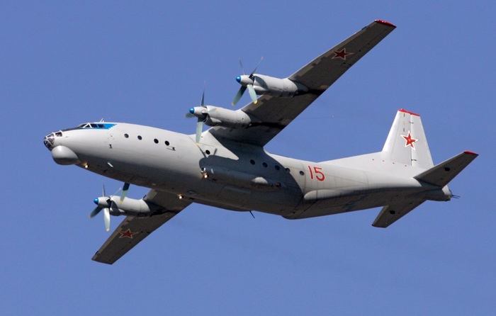 Ан-12 имеет высокую грузоподъёмность и способен работать с грунтовых полос