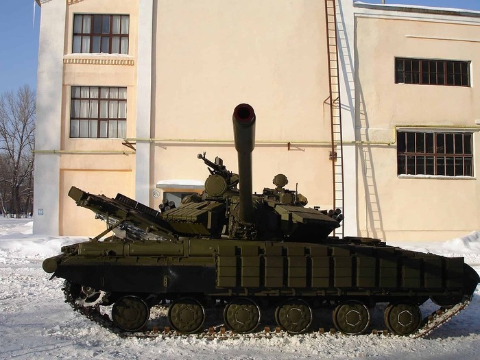 Танк Т-64-55 был снабжен мощным мотором 5ТДФ в 700 л.с. Танк Т-64-55 был снабжен мощным мотором 5ТДФ в 700 л.с.