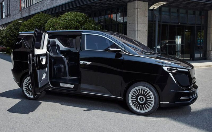 Iconiq Seven, большая машина с просторным салоном Iconiq Seven, большая машина с просторным салоном